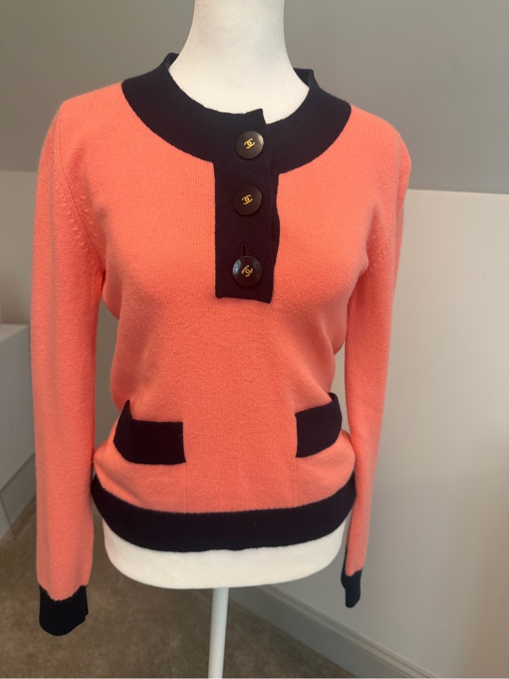 CHANEL Boutique Vintage 1997 Cruise 97C Cashmere Sweater Coral Pink Navy Size 40